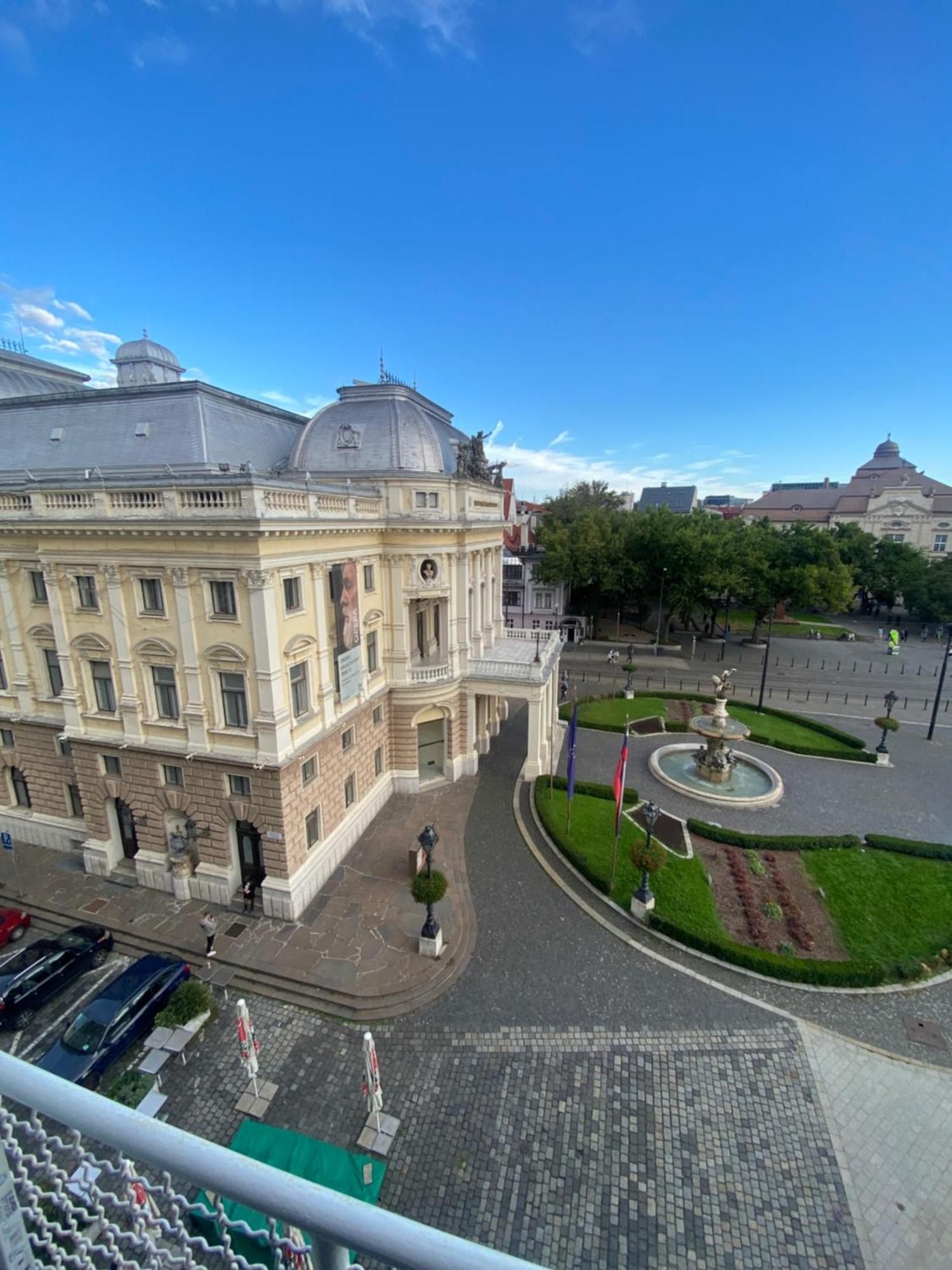 Modern Apartment In Historic City Center Old Town บราติสลาวา ภายนอก รูปภาพ