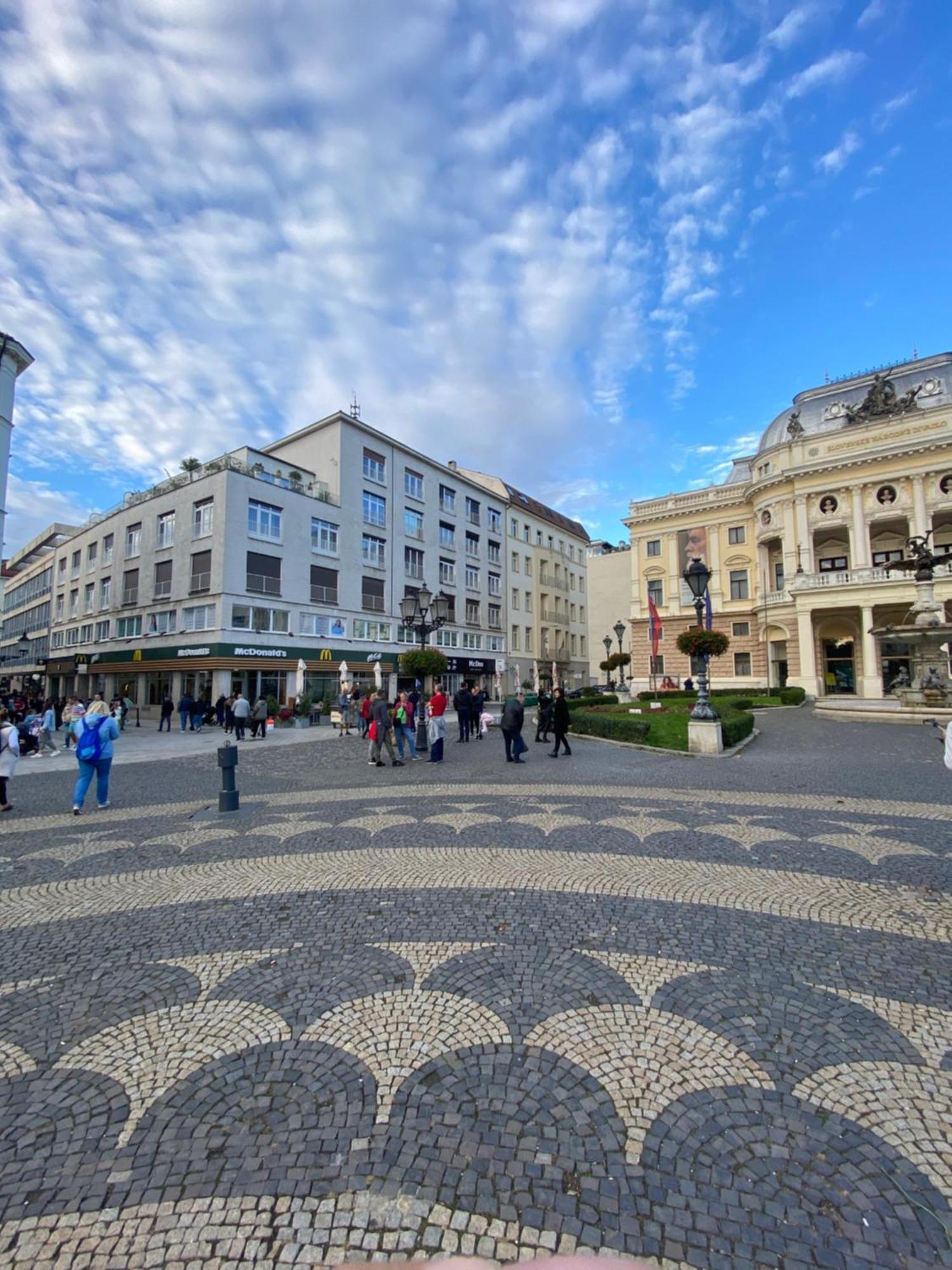 Modern Apartment In Historic City Center Old Town บราติสลาวา ภายนอก รูปภาพ